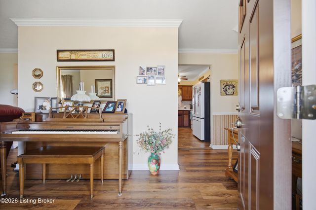 251 Carrithers Ln, Taylorsville, KY 40071