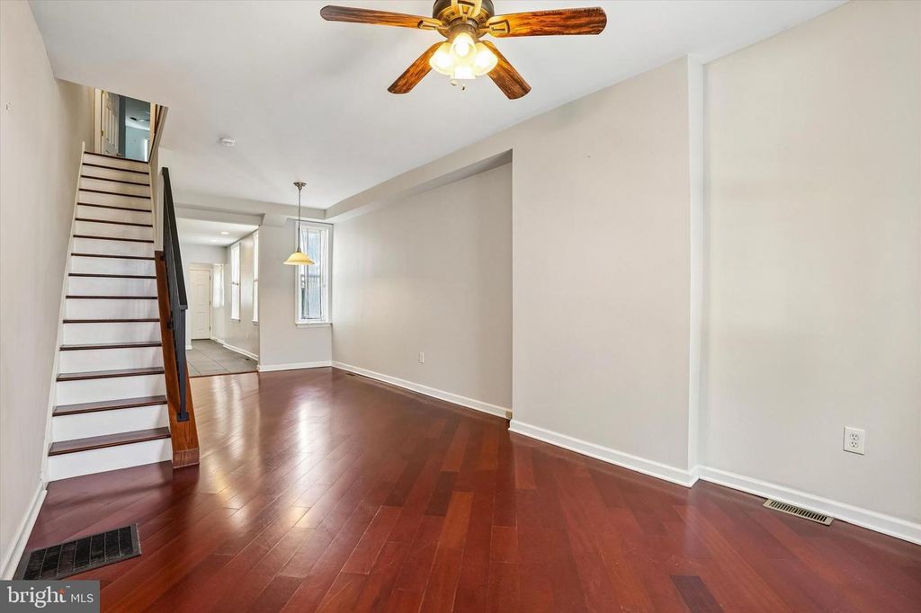 2512 E HAGERT ST, PHILADELPHIA, PA 19125 — photo 2
