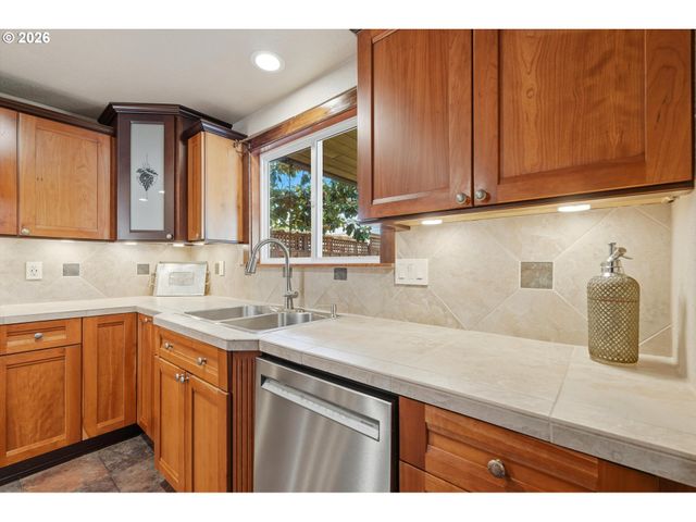 19365 Sw CLARION Ct, Beaverton, OR 97003