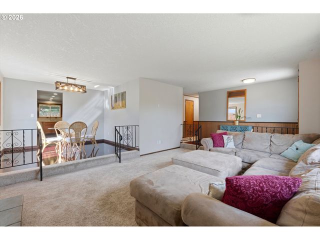 19365 Sw CLARION Ct, Beaverton, OR 97003
