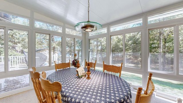 585 Lakeway Dr, Murray, KY 42071