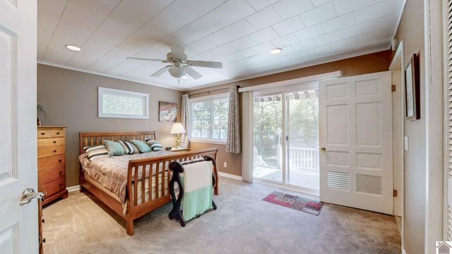 585 Lakeway Dr, Murray, KY 42071