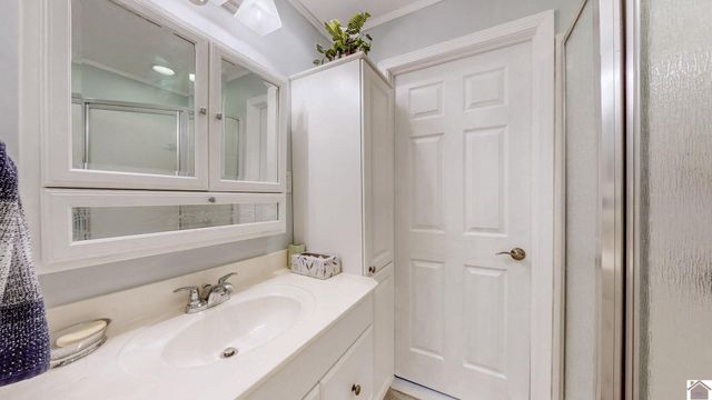 585 Lakeway Dr, Murray, KY 42071