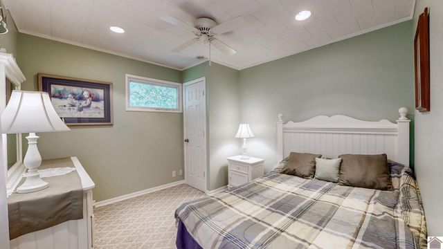 585 Lakeway Dr, Murray, KY 42071