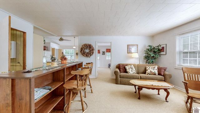 585 Lakeway Dr, Murray, KY 42071