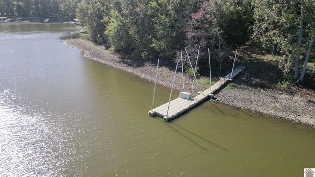 585 Lakeway Dr, Murray, KY 42071