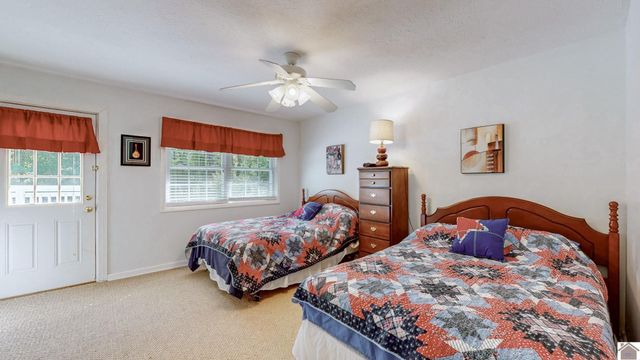 585 Lakeway Dr, Murray, KY 42071