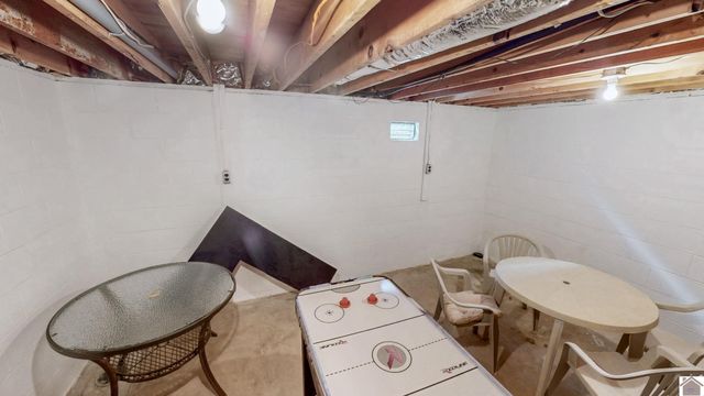 585 Lakeway Dr, Murray, KY 42071