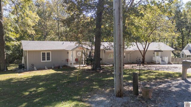 585 Lakeway Dr, Murray, KY 42071