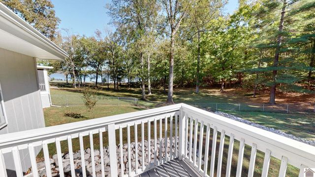 585 Lakeway Dr, Murray, KY 42071