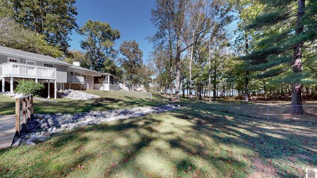 585 Lakeway Dr, Murray, KY 42071