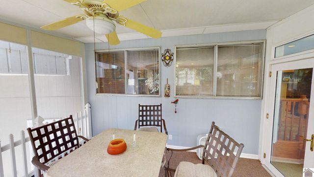 585 Lakeway Dr, Murray, KY 42071