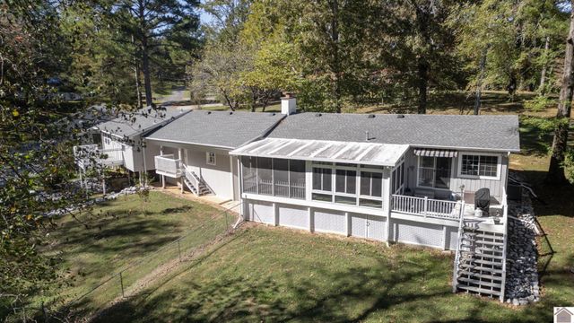 585 Lakeway Dr, Murray, KY 42071