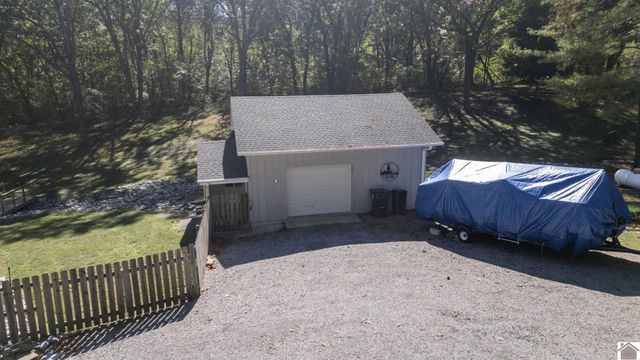 585 Lakeway Dr, Murray, KY 42071