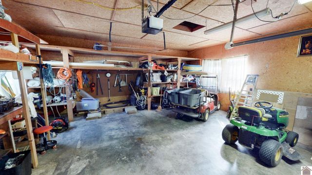 585 Lakeway Dr, Murray, KY 42071