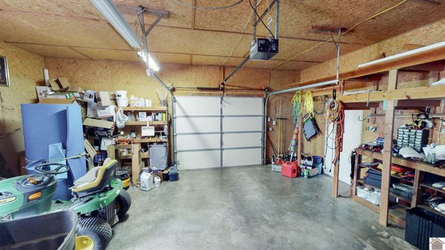 585 Lakeway Dr, Murray, KY 42071