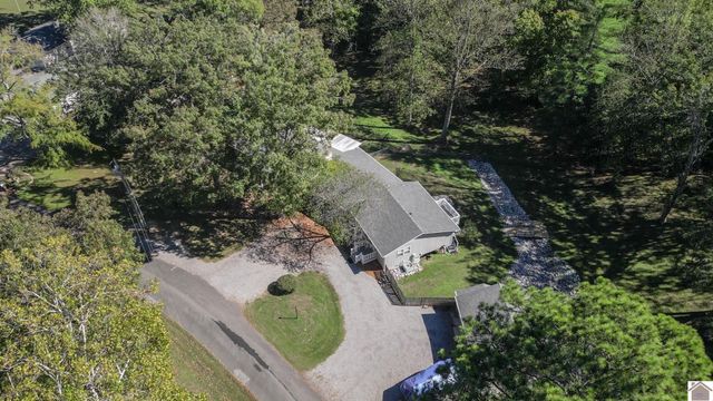 585 Lakeway Dr, Murray, KY 42071