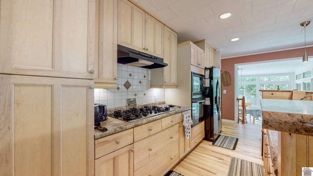 585 Lakeway Dr, Murray, KY 42071