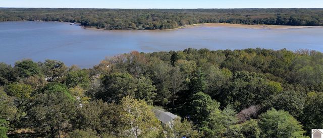 585 Lakeway Dr, Murray, KY 42071