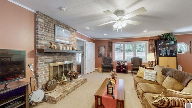 585 Lakeway Dr, Murray, KY 42071