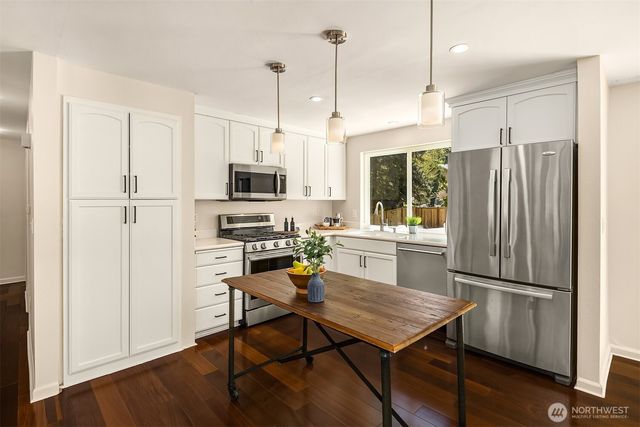 17703 NE 34th Street, Redmond, WA 98052