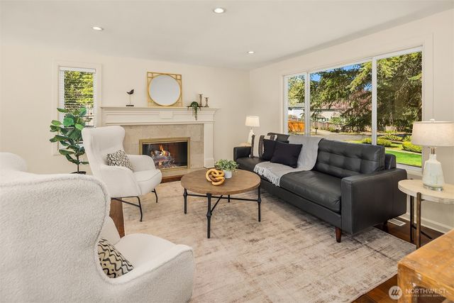 17703 NE 34th Street, Redmond, WA 98052