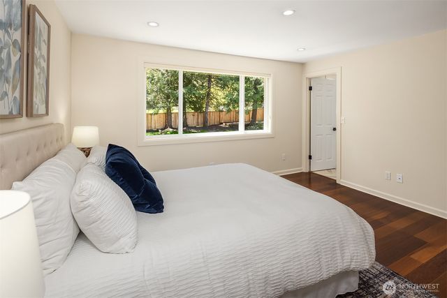 17703 NE 34th Street, Redmond, WA 98052