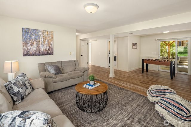 17703 NE 34th Street, Redmond, WA 98052