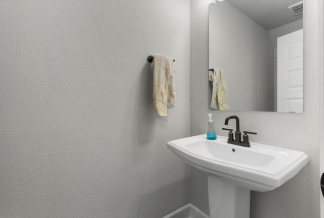 711 Prairie Falcon Drive, Arlington, TX 76005