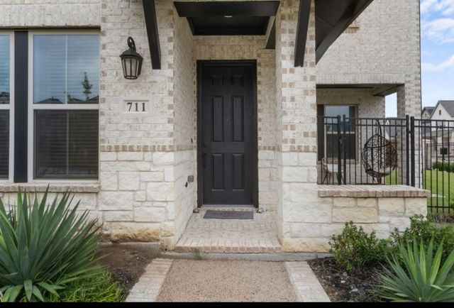 711 Prairie Falcon Drive, Arlington, TX 76005