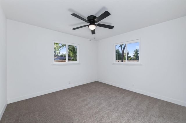 210 N Sunnyside Avenue, Clovis, CA 93611