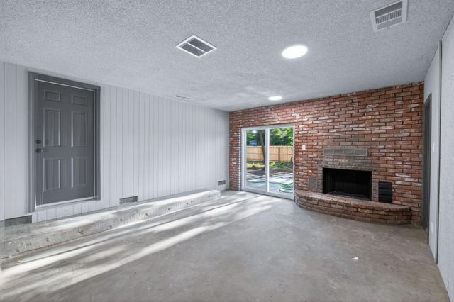 210 N Sunnyside Avenue, Clovis, CA 93611