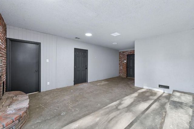 210 N Sunnyside Avenue, Clovis, CA 93611