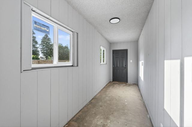 210 N Sunnyside Avenue, Clovis, CA 93611