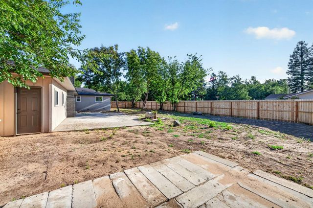 210 N Sunnyside Avenue, Clovis, CA 93611