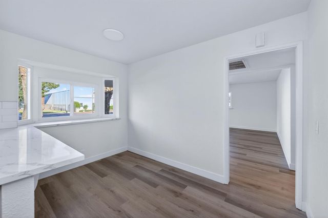 210 N Sunnyside Avenue, Clovis, CA 93611