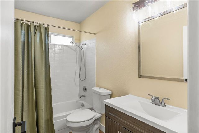 1049 Old Mill Cir, Roseville, CA 95747