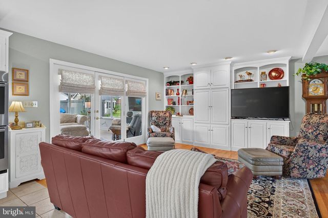 695 SUE DR, Lititz, PA 17543
