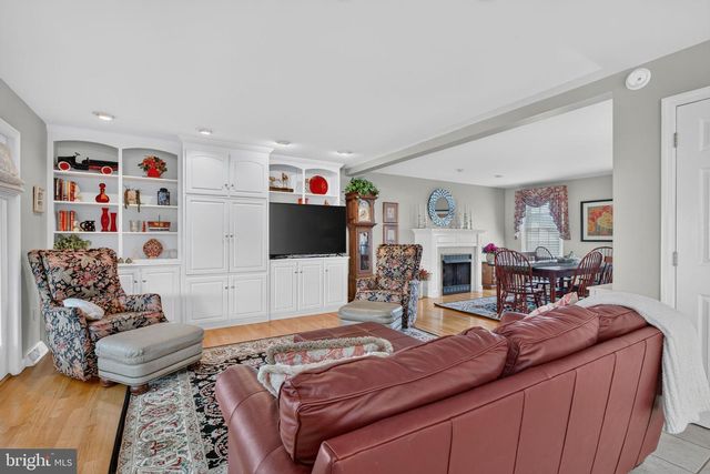 695 SUE DR, Lititz, PA 17543