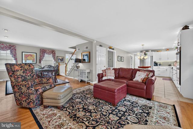 695 SUE DR, Lititz, PA 17543