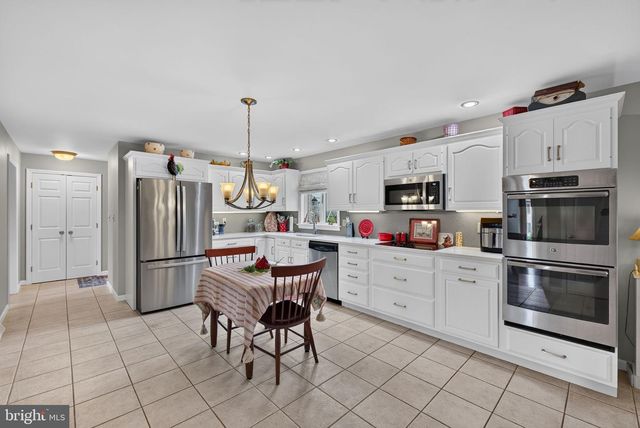 695 SUE DR, Lititz, PA 17543