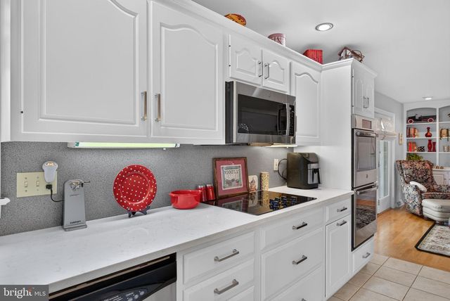 695 SUE DR, Lititz, PA 17543