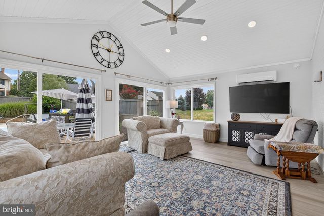 695 SUE DR, Lititz, PA 17543