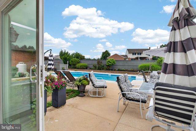 695 SUE DR, Lititz, PA 17543