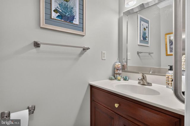 695 SUE DR, Lititz, PA 17543