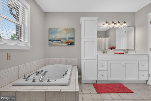 695 SUE DR, Lititz, PA 17543
