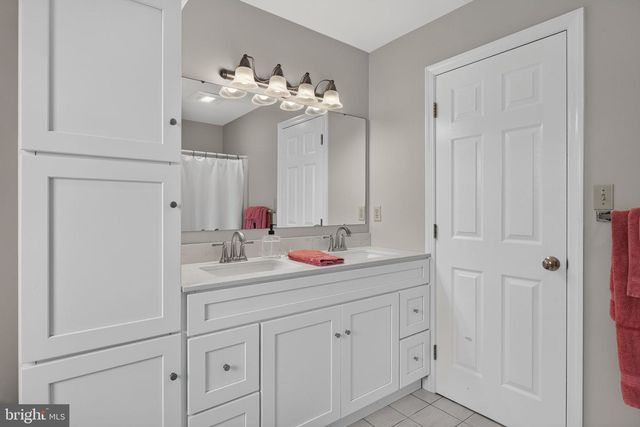 695 SUE DR, Lititz, PA 17543