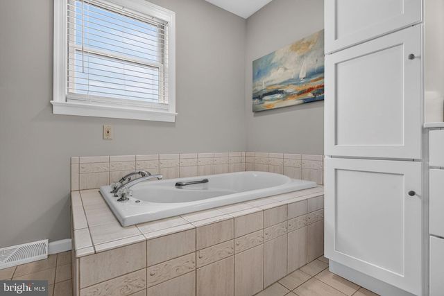 695 SUE DR, Lititz, PA 17543