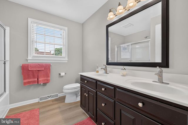 695 SUE DR, Lititz, PA 17543