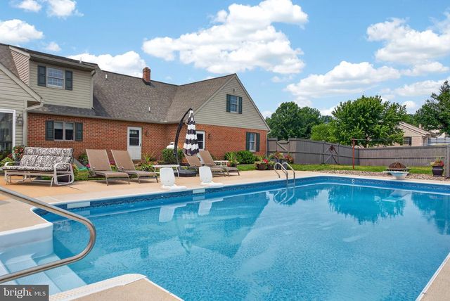 695 SUE DR, Lititz, PA 17543